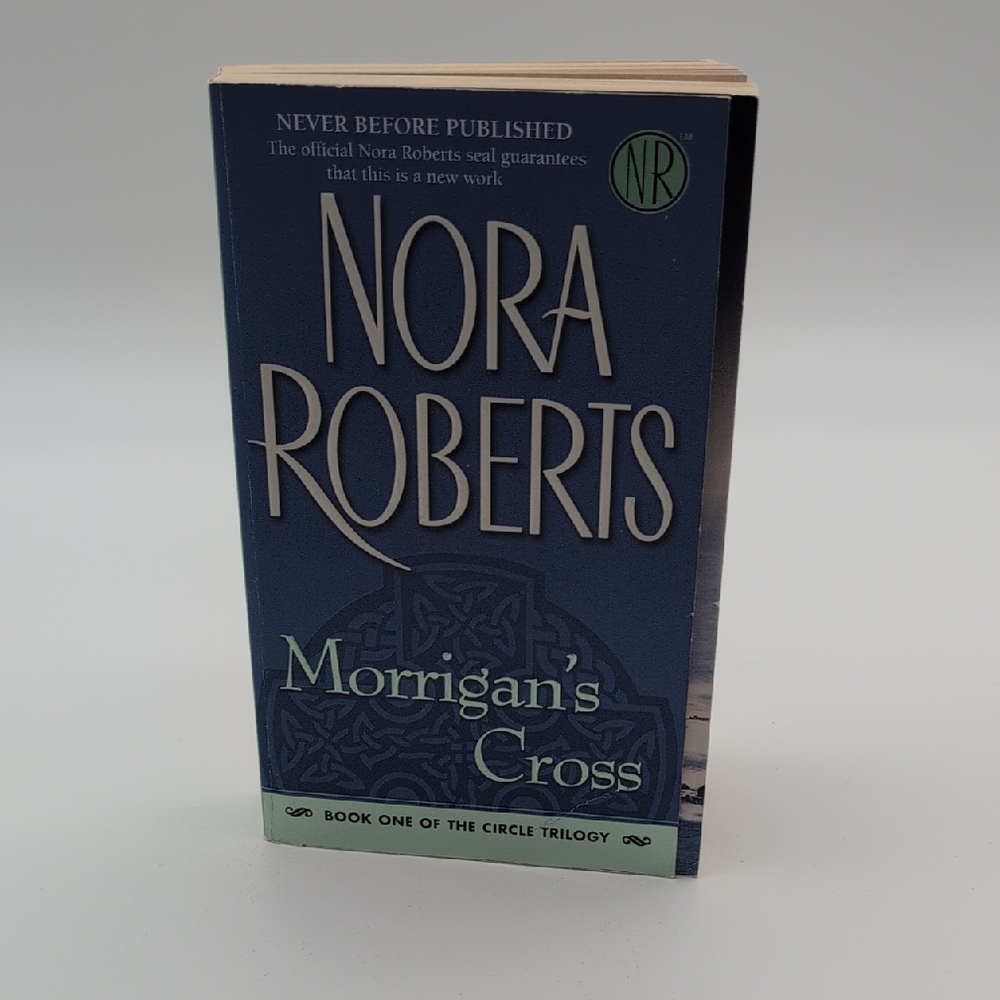 💵2/$10Bundle and Save💵Nora Roberts 'Morrigan's Cross' Book
